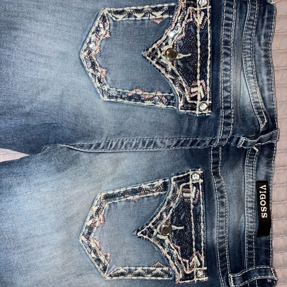 Vigoss Women's Embroidered size 10 capri jeans like new